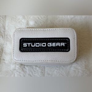 Studio Gear travel kabuki brush holder